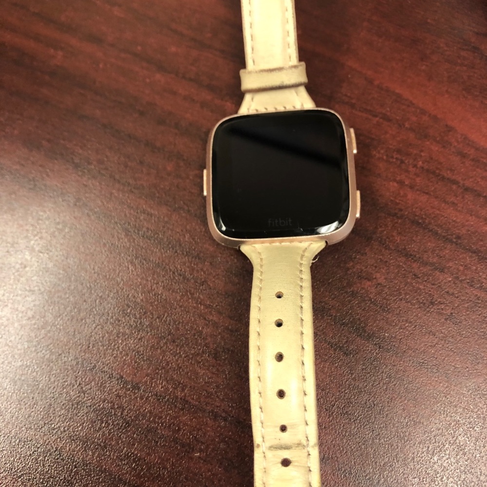 Fitbit Versa 1 with charger, works great.